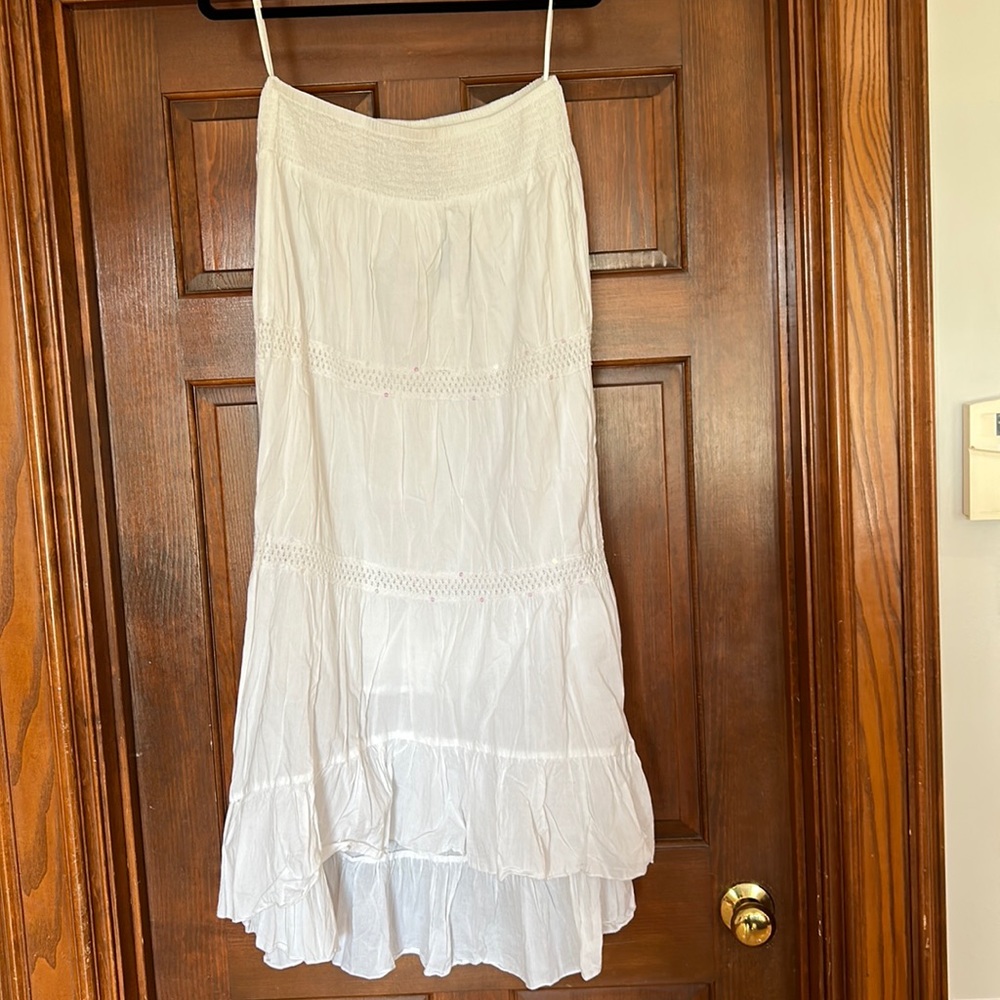 Hi-low white skirt with sequin